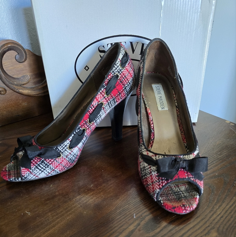 Steve Madden open toe pump